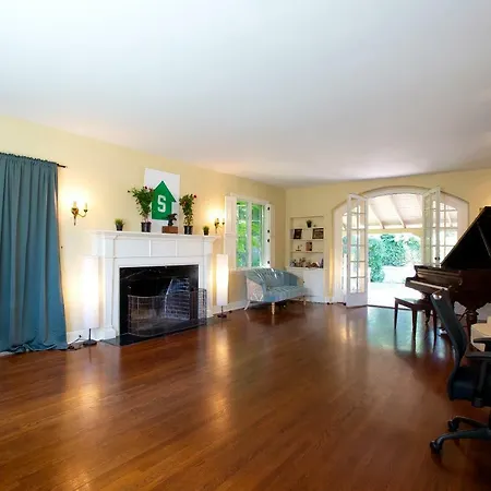 Mansion Startup House Hostel